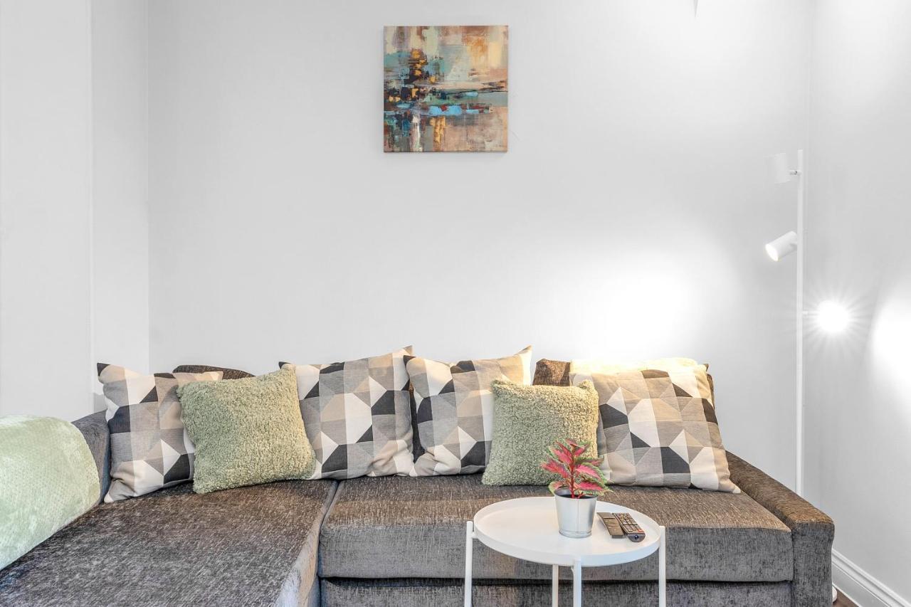 Modern & Spacious 2 Bedroom House - Free Parking - Front & Back Garden - Private Main Door Entrance Edinburgh Eksteriør bilde
