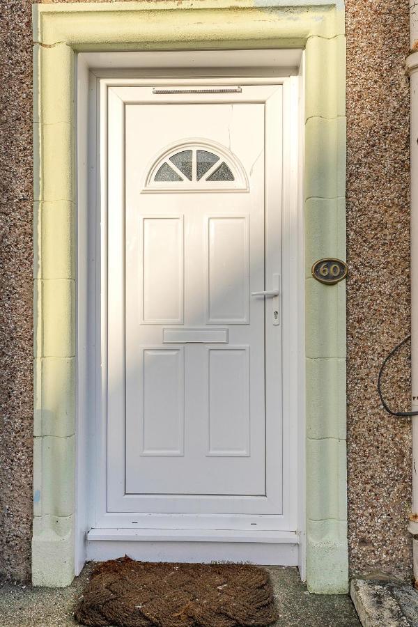 Modern & Spacious 2 Bedroom House - Free Parking - Front & Back Garden - Private Main Door Entrance Edinburgh Eksteriør bilde