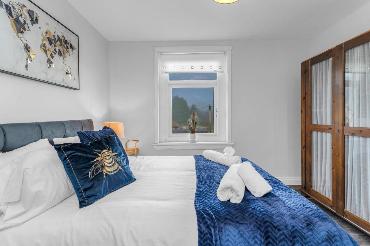 Modern & Spacious 2 Bedroom House - Free Parking - Front & Back Garden - Private Main Door Entrance Edinburgh Eksteriør bilde