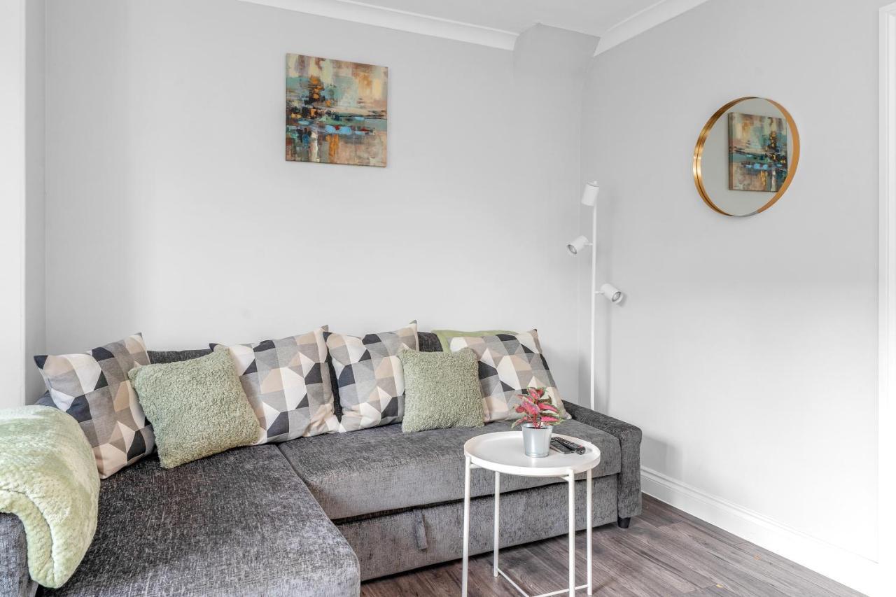 Modern & Spacious 2 Bedroom House - Free Parking - Front & Back Garden - Private Main Door Entrance Edinburgh Eksteriør bilde