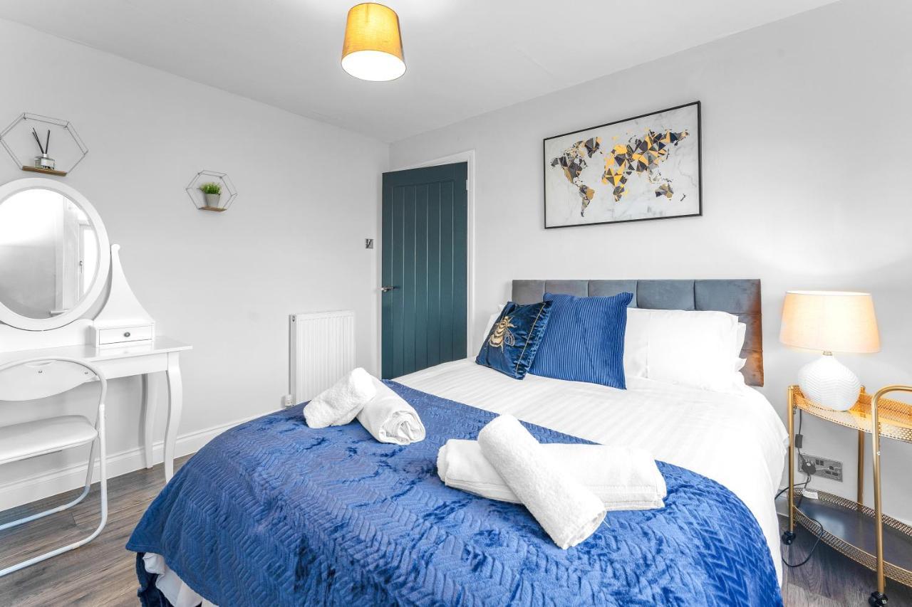 Modern & Spacious 2 Bedroom House - Free Parking - Front & Back Garden - Private Main Door Entrance Edinburgh Eksteriør bilde