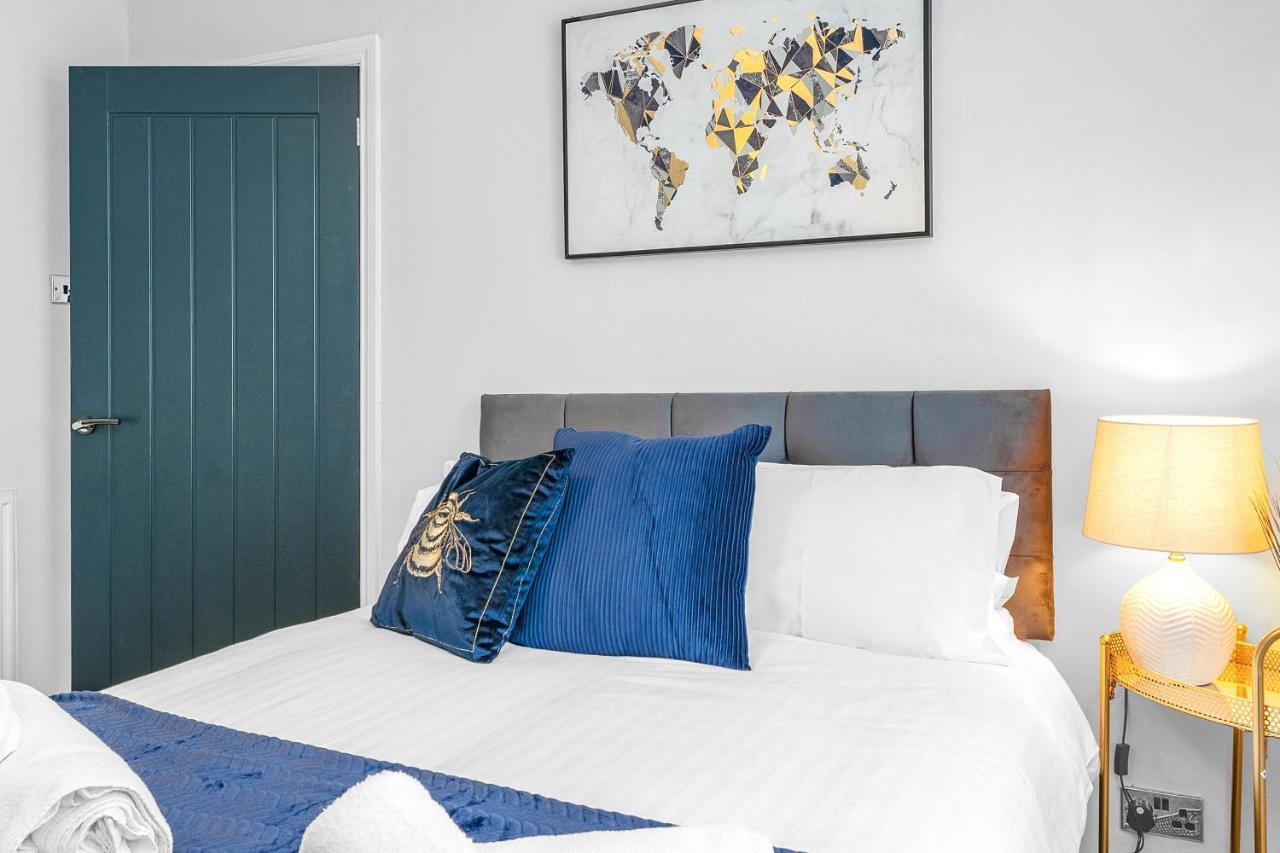 Modern & Spacious 2 Bedroom House - Free Parking - Front & Back Garden - Private Main Door Entrance Edinburgh Eksteriør bilde