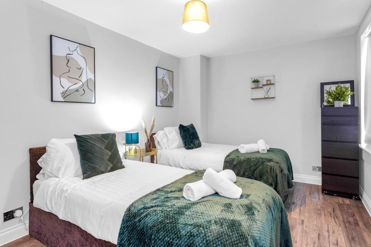 Modern & Spacious 2 Bedroom House - Free Parking - Front & Back Garden - Private Main Door Entrance Edinburgh Eksteriør bilde
