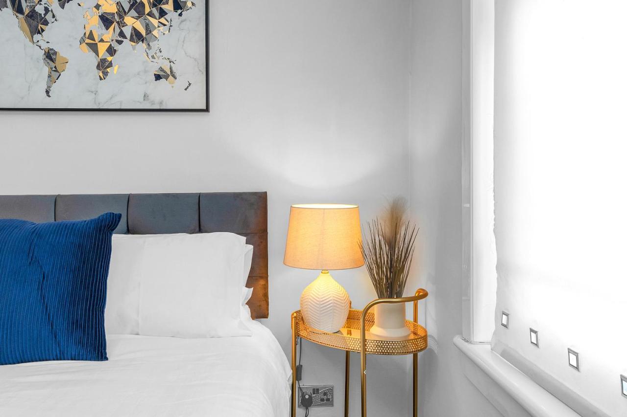 Modern & Spacious 2 Bedroom House - Free Parking - Front & Back Garden - Private Main Door Entrance Edinburgh Eksteriør bilde
