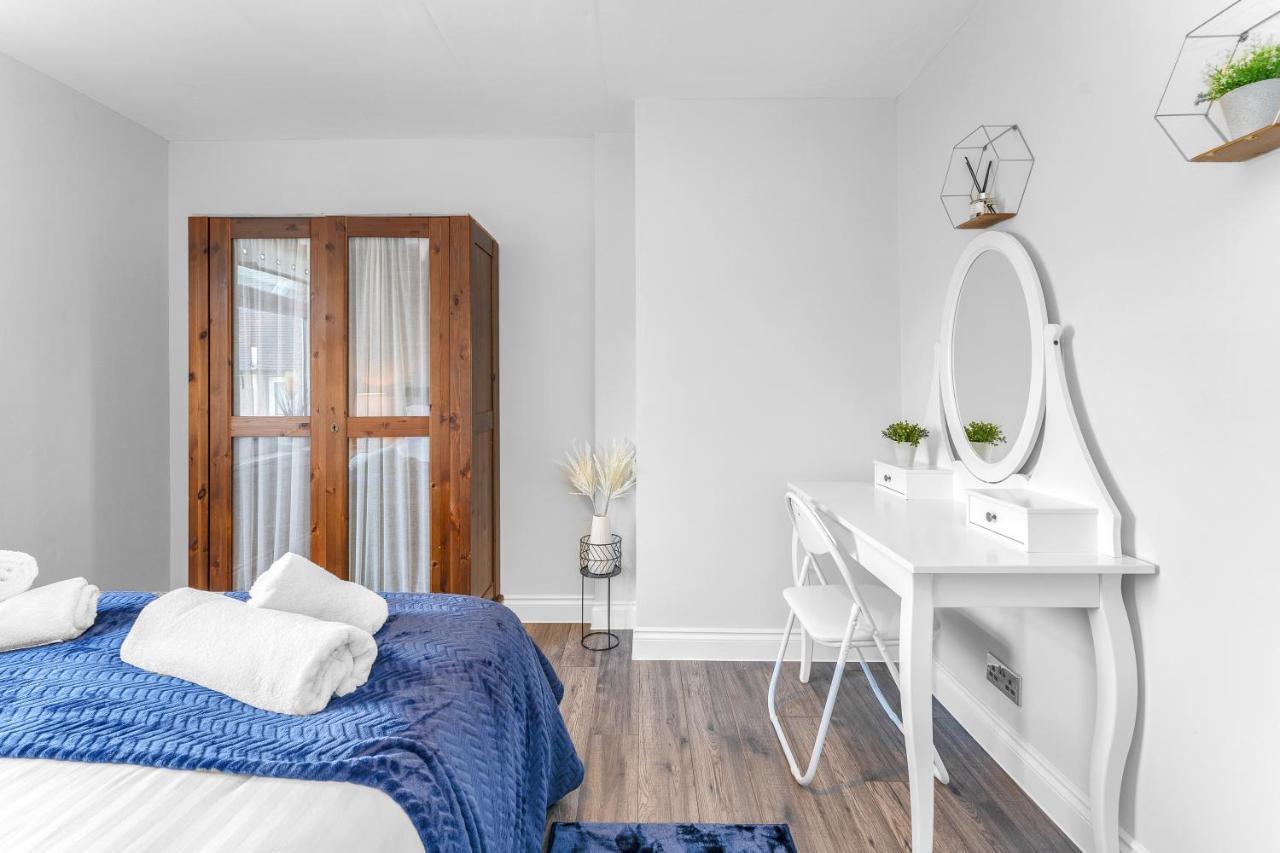 Modern & Spacious 2 Bedroom House - Free Parking - Front & Back Garden - Private Main Door Entrance Edinburgh Eksteriør bilde