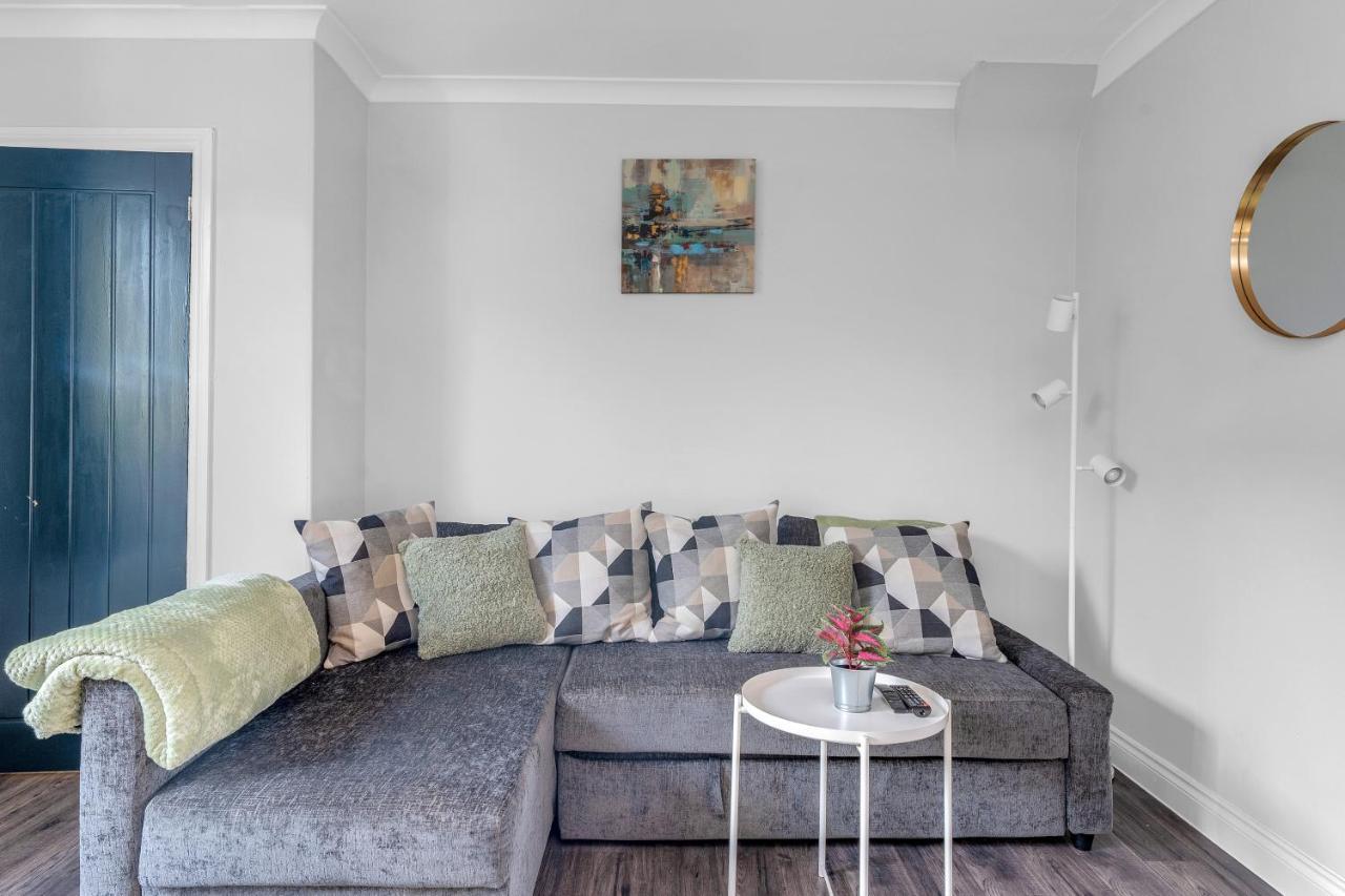 Modern & Spacious 2 Bedroom House - Free Parking - Front & Back Garden - Private Main Door Entrance Edinburgh Eksteriør bilde